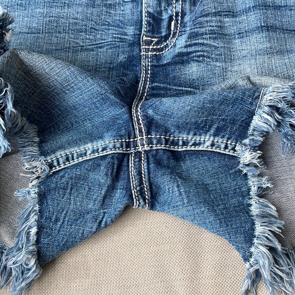 Miss Me 38 Miss Me 38 Curvy Stretch Short - Picture 7 of 15